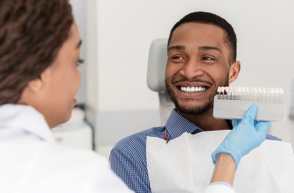 which veneers is better: porcelain or composite